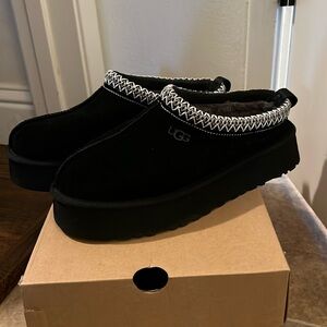 black platform tazz uggs